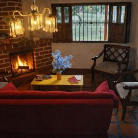 La Villa en Santa Elena Medellin Montaña y Bosque, hotel din Medellín