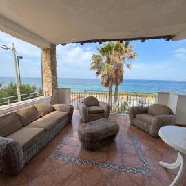 Villa rosa fronte mare