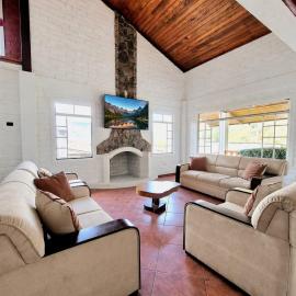 Luxury Quinta con Jacuzzi - Sauna - BBQ，Cusúa的飯店