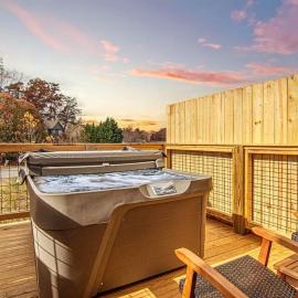 Willow Trace- Cute Condo, Hot Tub, Minutes to Pigeon Forge!, hótel í Pigeon Forge