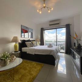 Bright & Cozy Studio w/ Rooftop Pool Near Clark