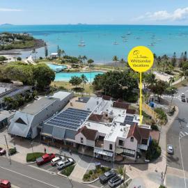 Montipora Airlie Beach Oceanfront Apartment