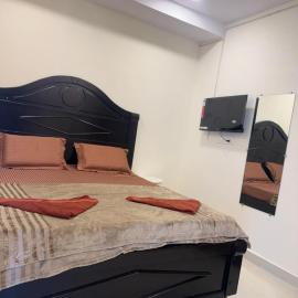 karthikeya pride serviced Apartment, מלון בGunadala