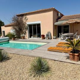 Villa entièrement rénovée spacieuse lumineuse tout confort, hotel em Istres