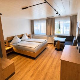 Gästehaus Jedinger - Easy Lake Access by Tram, khách sạn ở Sankt Georgen im Attergau