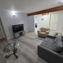 Spacious 3-Bedroom Private Guest Suite, hotel in Inuvik