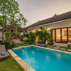 4BR villa w- private pool & garden view - Villa Kasono by TROPICALLY, hôtel à Kuta