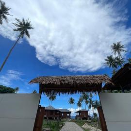 Dico Surf Point- Surf Lodge in Simeulue, hotelli kohteessa Lasikin