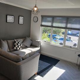 Westwood cottage is stylish 2 bed bungalow in central Hamilton with great transport links – hotel w mieście Hamilton