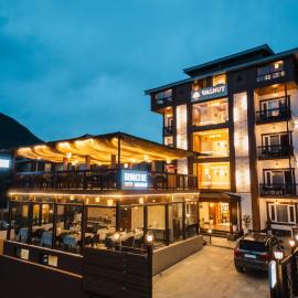 Walnut Village Resort, hotel i Pahalgam