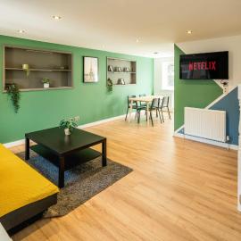 Family-Friendly 3-Bed House with Huge Garden