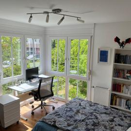 Privatzimmer, eigenes Bad, ruhig, U-Bahn in der Nähe, Women only