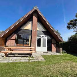 Gehele Bungalow 5 personen dichbij Amsterdam en strand, hotelli kohteessa Ons Belang