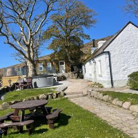 Carrick Cottage - Mourne Mountains, hotel in Annalong