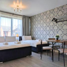 Large Studio Near Airport & Centre Free Parking