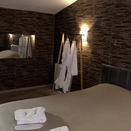 Love room, hotel in La Celle-sous-Gouzon