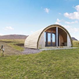 Dougie's Pod – hotel w mieście Acharacle