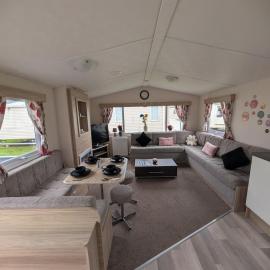 Sushies Seaside Stay Beach & Pool Sleeps 6 to 8, Hotel in Kinmel Bay