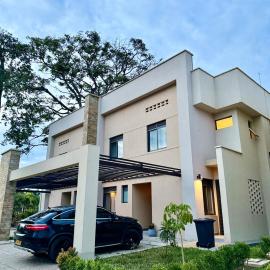 Modern 3-Bedroom Townhouse in Pearl Marina Estates, Hotel in Entebbe