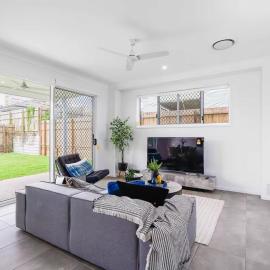 Brisbane Family House with Ensuite&Centralised A/C، فندق في Doolandella
