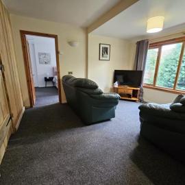 Cottage - Sleeps 5 - Garden - River Side, hotelli kohteessa Garve