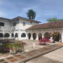 Historic and colonial house - La Marina、Puerto Caldasのホテル