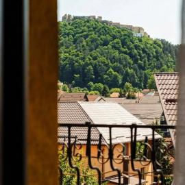MAX International Hotel & Resort, хотел в Ръшнов