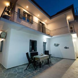 Luxury Villa Yvonni, hotel in Poros