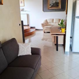 The Happy Goat Apartment, hotelli kohteessa Germignaga