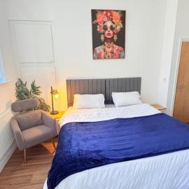 Stylish Studio 5,Parking,Weekly,Monthly stay deals,Contractors,NHS, Families,Relocators,nr Sandwell hospital