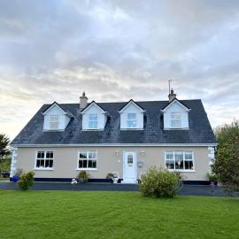Roskeen house, hotel in Tierna