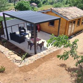 쥬와유스에 위치한 호텔 Charmant chalet en bois - Ardèche
