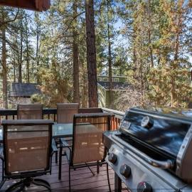 2 Bed 1 and half Bath Cabin Spa Fireplace Dogs Welcome