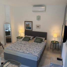 Rab Studio first floor 32m2 – hotel w mieście Kampor