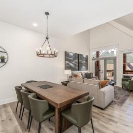 Spectacular Penthouse With Amazing Views, Indoor Pool and Hot tub, hotel a Canmore