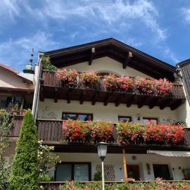 Gemütlich gestaltetes, familiengeführtes Apartment mit Salzachblick, hotell i Burghausen