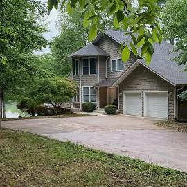 Waterfront Lake Anna - Kayaks, Firepit, Family Fun、Bumpassのホテル
