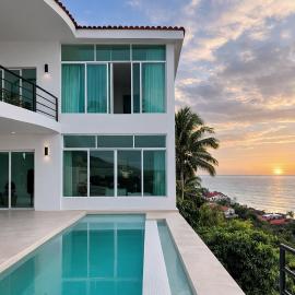 Two-Bedroom Apartment with Panoramic Ocean View and Zona Romantica