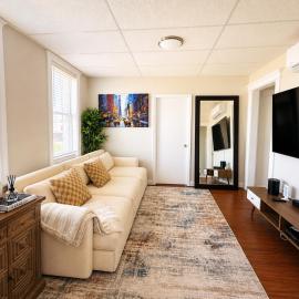 Modern 3 Bedroom Apartment, Sleeps 11, 20 min to Times Square, hotel in West New York