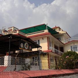 555 Home Stay and Restaurant, hotel a Katmandú