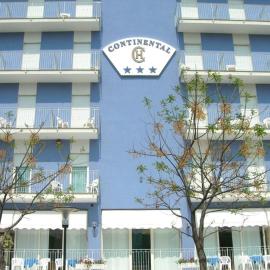 Hotel Continental, hotel en Pésaro