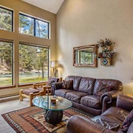 Family Retreat - Pool Tennis & Lake Access, Hotel in McCall