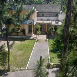 Moonlight hotel & restaurant، فندق في Batgrān