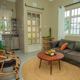 Cozy Corner Stay in Moshono, Arusha, khách sạn ở Nkunjila
