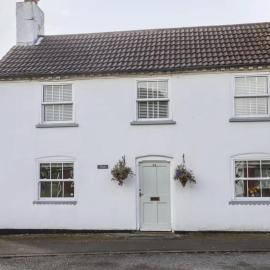 Tivoli-A cosy, well equipped, pet friendly cottage