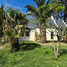 maison 8 personnes 4 chambres avec mezzanine et grand jardin, hotel sa Groix