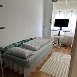 Private Room Basel - 8 min walk to Basel SBB station - Garden Access โรงแรมในบาเซิล