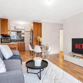 Chic 2BR Near Cafes and CBD FREE Netflix، فندق في Prospect