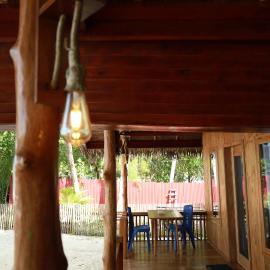 Buggei Surfcamp Mentawai, Hotel in Katiet