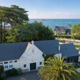 SKOL YANER 80 m de la plage Vue mer Jacuzzi 12 Personnes Maison familiale Jardin clos